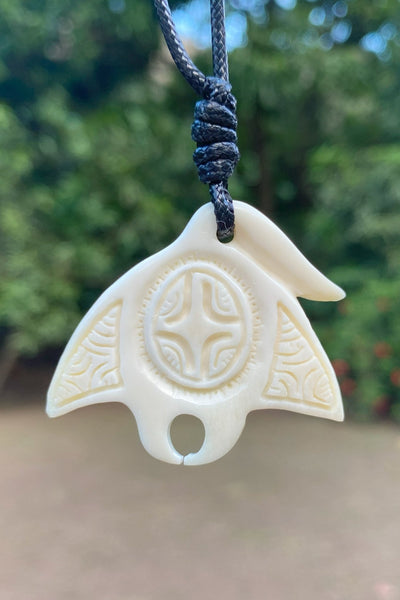 Manta ray necklace - Cannibal Art