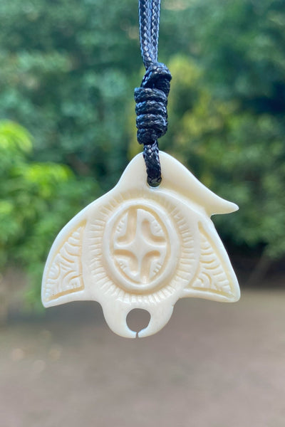 Manta ray necklace - Cannibal Art