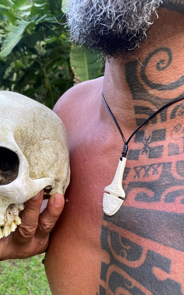 U'u necklace (war club) - Cannibal Art