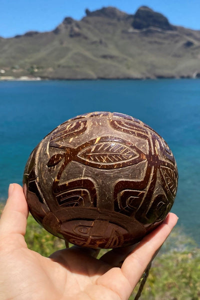 Fully carved coconut bowl - Cannibal Art