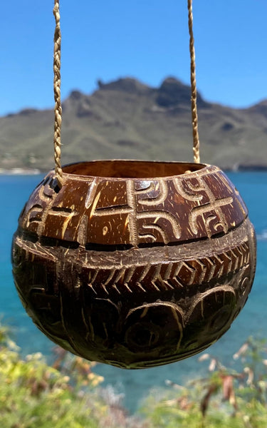 Fully carved coconut bowl - Cannibal Art