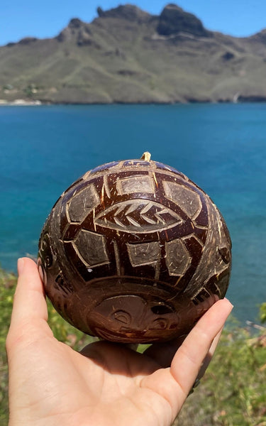 Fully carved coconut bowl - Cannibal Art