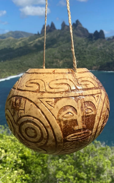 Fully carved coconut bowl - Cannibal Art