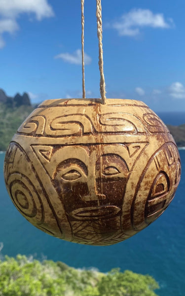 Fully carved coconut bowl - Cannibal Art
