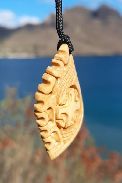 Kanahau necklace - Cannibal Art