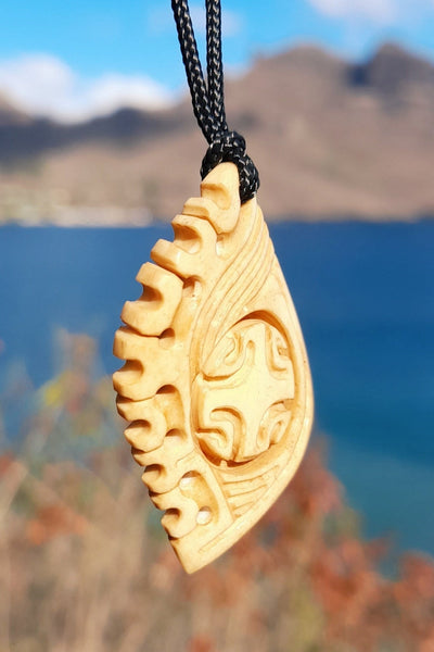 Kanahau necklace - Cannibal Art