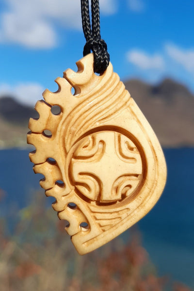 Kanahau necklace - Cannibal Art