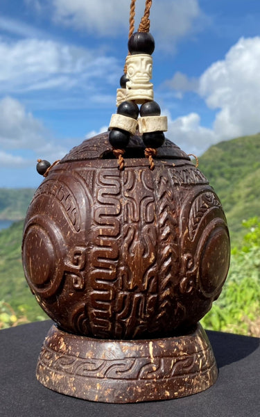Kete ipu ehi (Coconut bag) - Cannibal Art