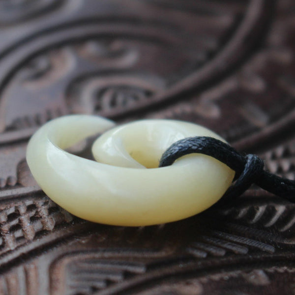 Koata ivi (Spiral made in bone) - Cannibal Art