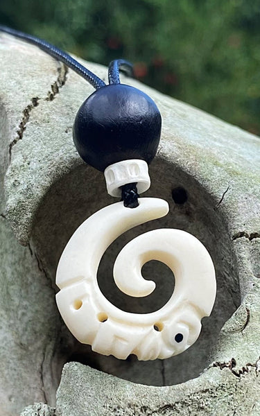 Mini Spiral Tiki necklace - Cannibal Art