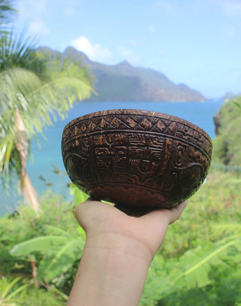 Personalized coconut bowl - Cannibal Art