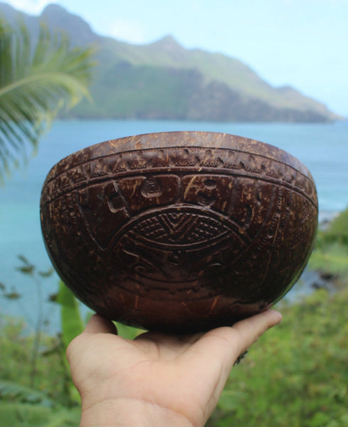 Personalized coconut bowl - Cannibal Art