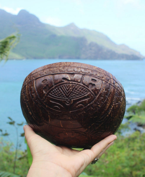 Personalized coconut bowl - Cannibal Art