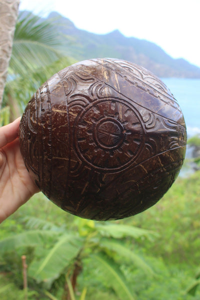 Personalized coconut bowl - Cannibal Art