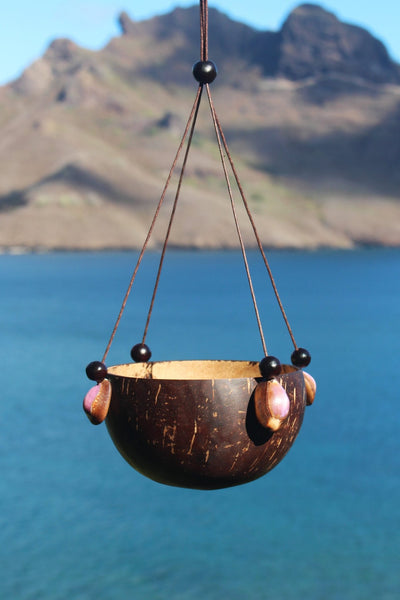 Pora ii (Purple cowry bowl) holder - Cannibal Art