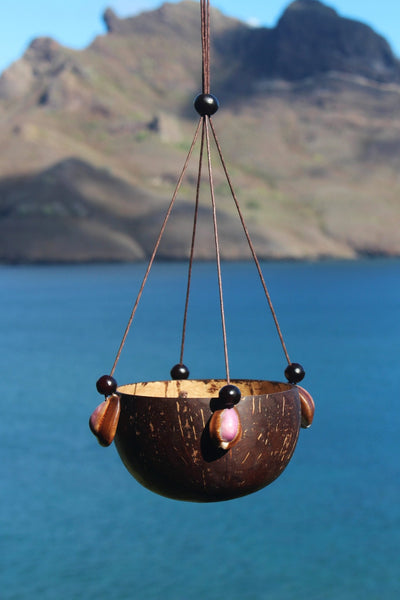 Pora ii (Purple cowry bowl) holder - Cannibal Art