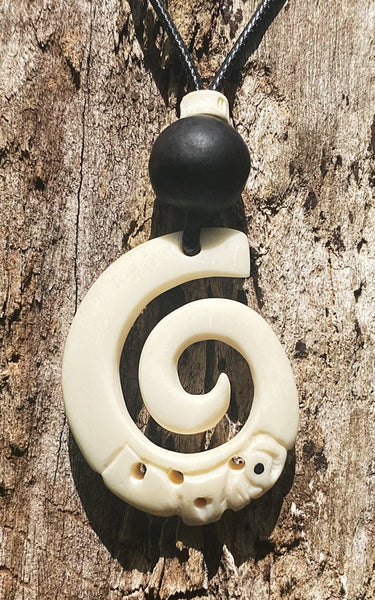 Spiral Tiki necklace - Cannibal Art