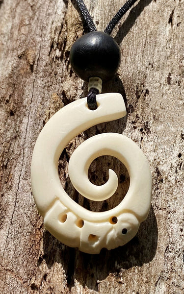 Spiral Tiki necklace - Cannibal Art