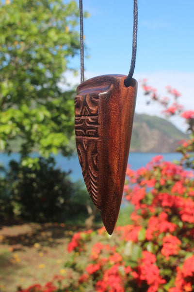 Tuhuka (Master's necklace) - Cannibal Art