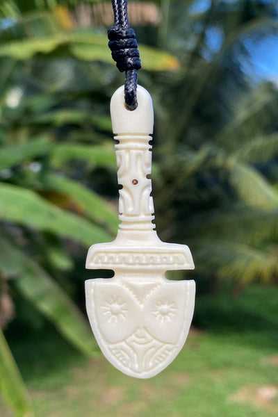U'u necklace (war club) - Cannibal Art