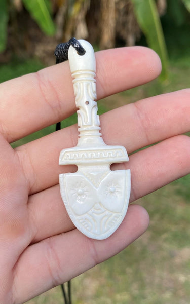 U'u necklace (war club) - Cannibal Art