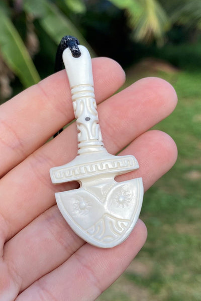 U'u necklace (war club) - Cannibal Art