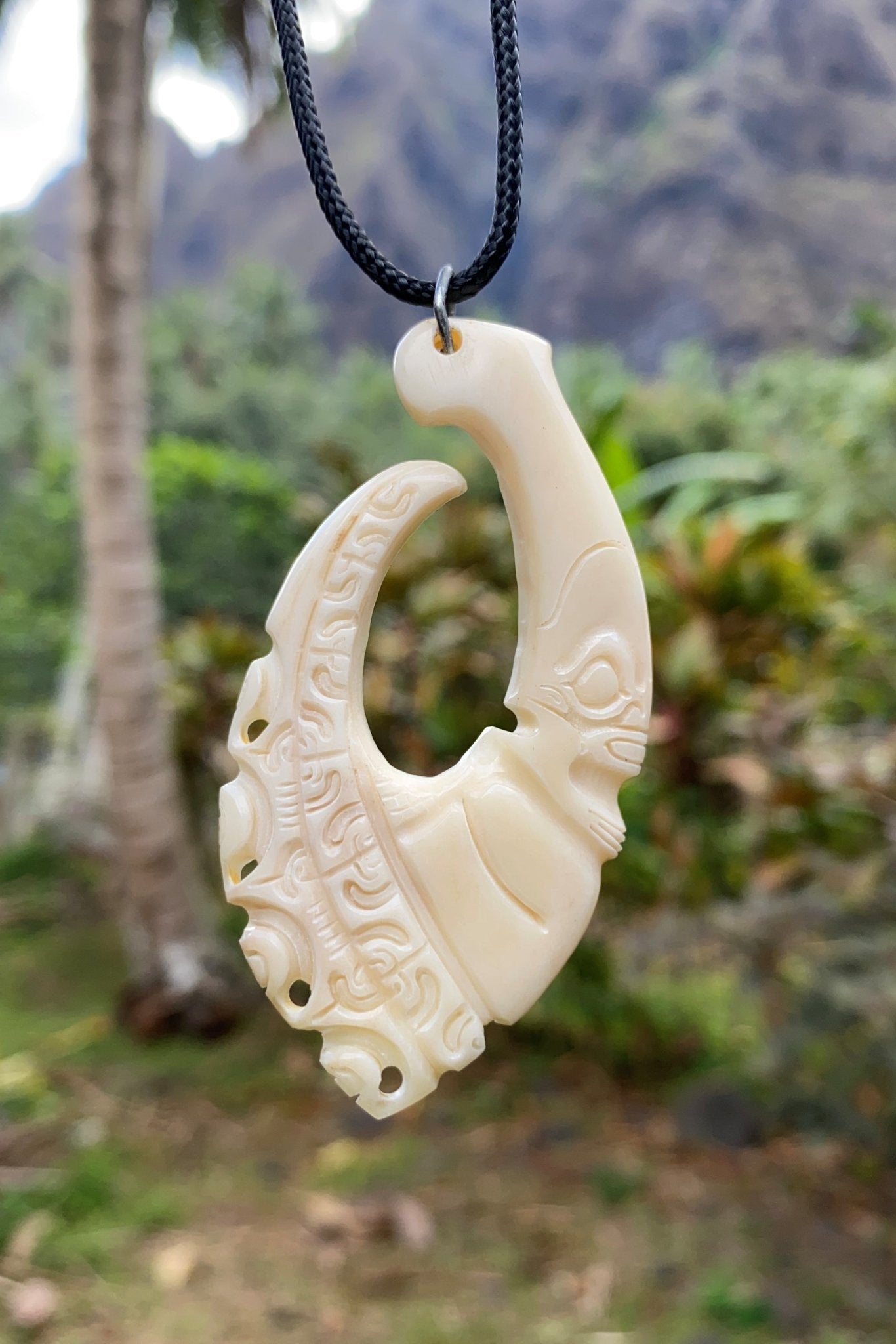 Hook necklace - Cannibal Art