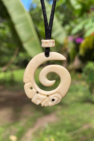 Spiral Tiki necklace - Cannibal Art