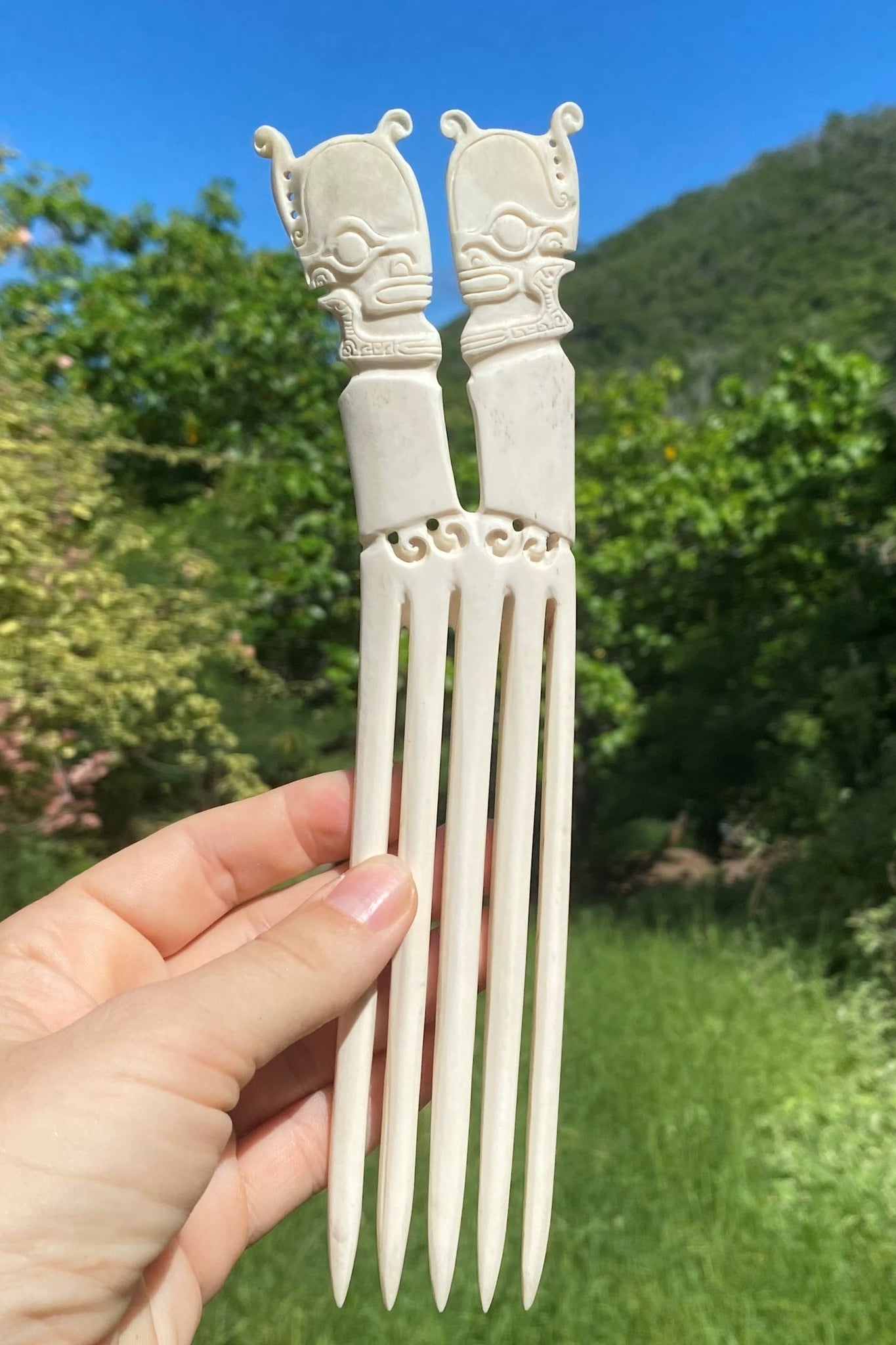 Tiki hair comb