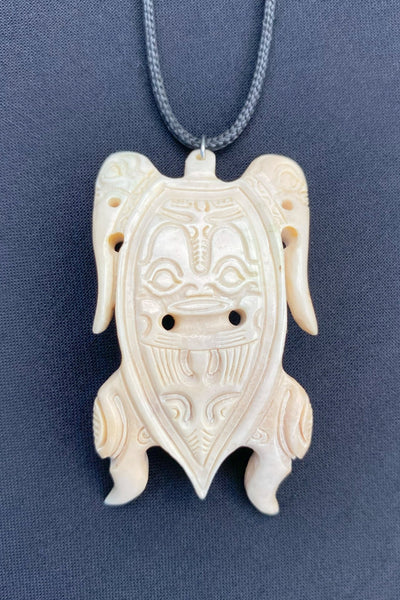 Turtle necklace - Cannibal Art