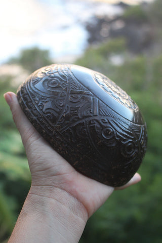 Finely carved Marquesan coconut bowl _Nuku Hiva Island