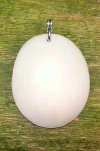 Tea (White shell pendant)