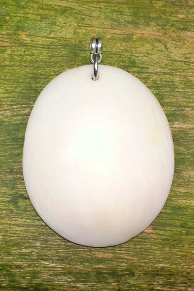 Tea (White shell pendant)