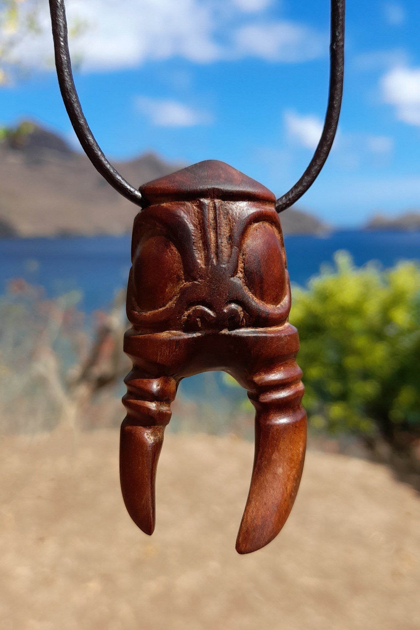 Marquesan Tiki Niho pendant carved in oceanic rosewood
