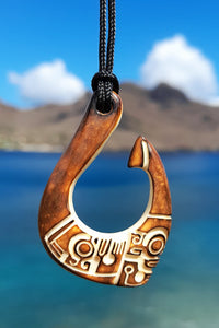 Marquesan hook carved in bone_Nuku Hiva Island_bone carvings