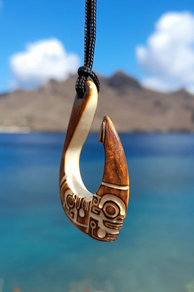 Marquesan hook carved in bone_Nuku Hiva Island_bone carvings