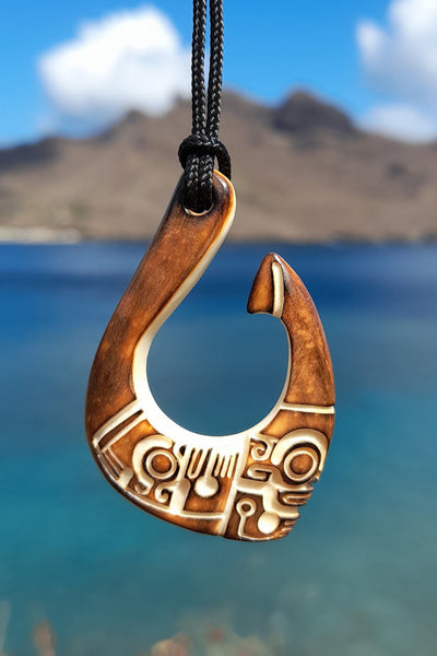 Marquesan hook carved in bone_Nuku Hiva Island_bone carving