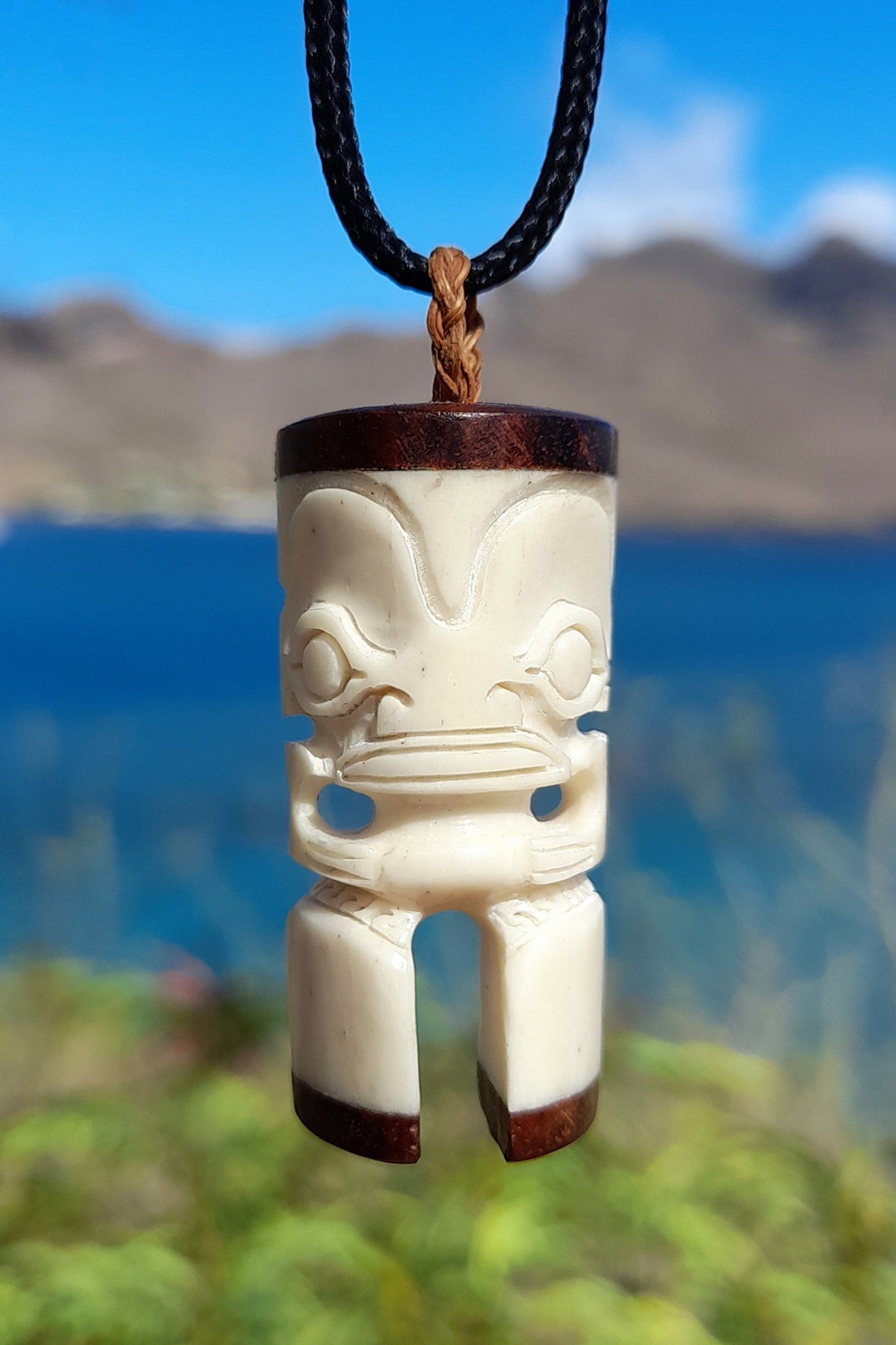 Marquesan Tiki pendant carved in bone_bone carving