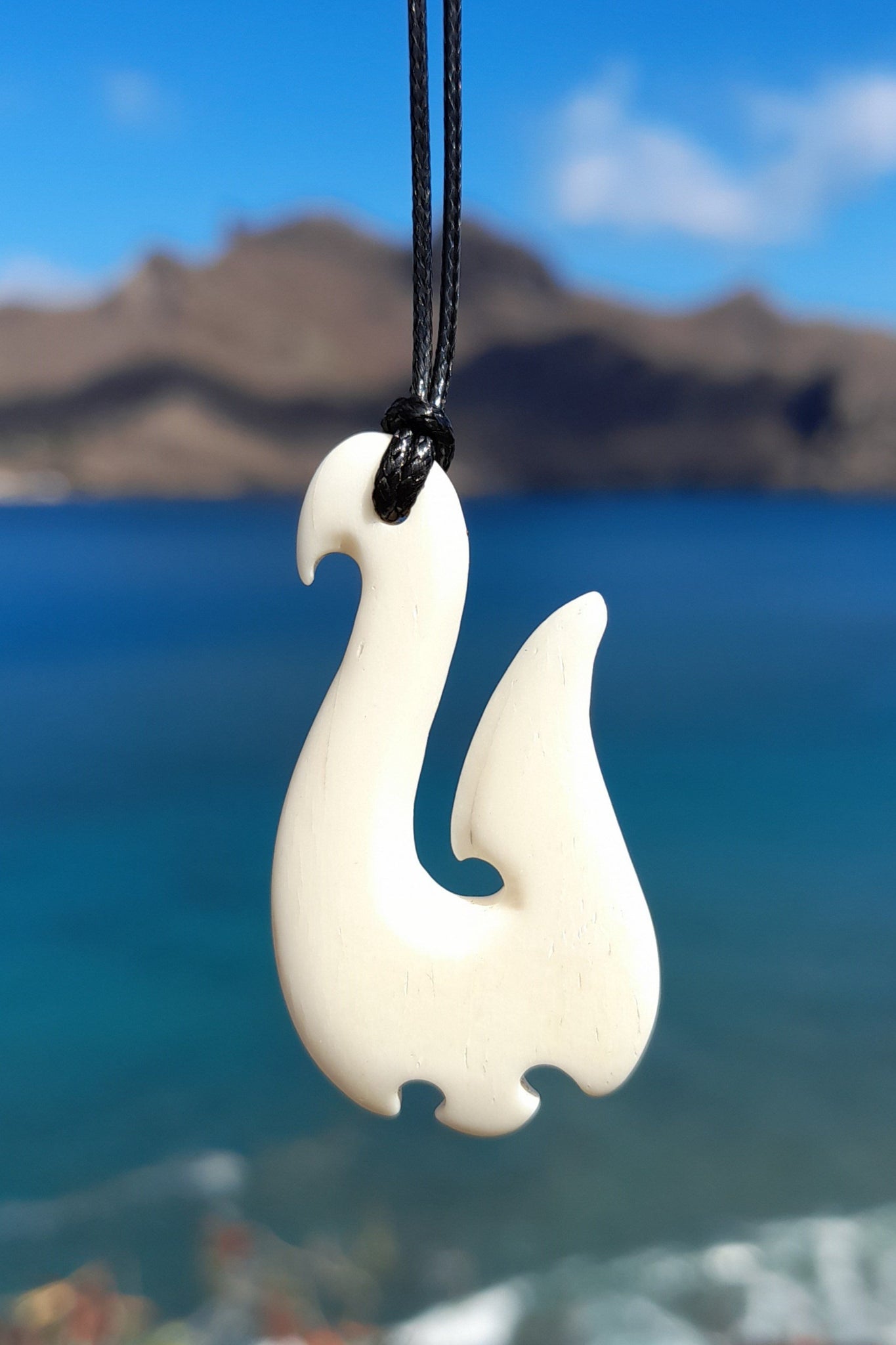 Marquesan hook carved in bone_Nuku Hiva Island