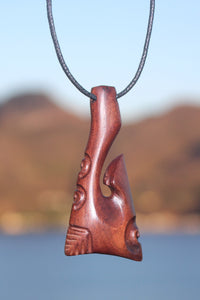 Polynesian hook carved in wood_Marquesas Islands_necklace