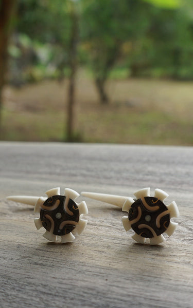 Marquesan earrings carved in cow horn
