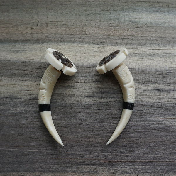 Marquesan earrings carved in cow horn