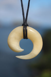Koata ivi (Spiral made in bone)