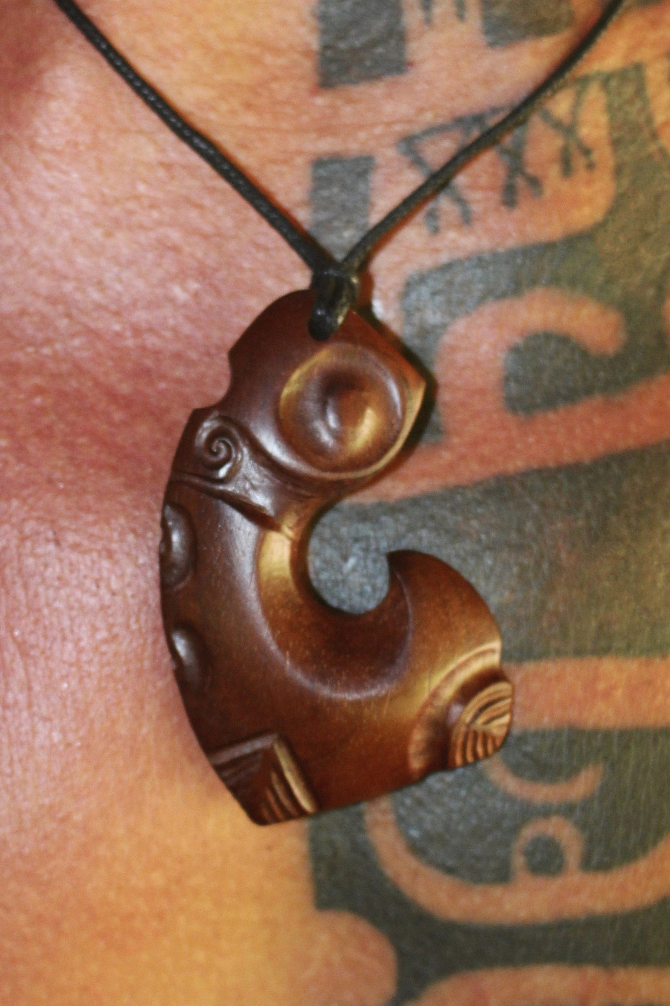 Marquesan pendant carved in oceanic rosewood_Mata Hoata_Nuku Hiva Island