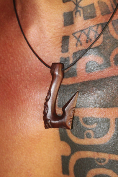 Marquesan hook necklace carved in oceanic rosewood