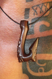 Marquesan hook necklace carved in oceanic rosewood