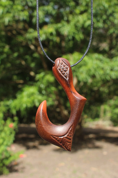 Marquesan hook necklace_Metau Leinani_wood carvings 