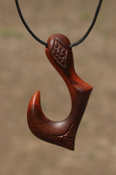 Marquesan hook necklace_Metau Leinani_wood carvings 