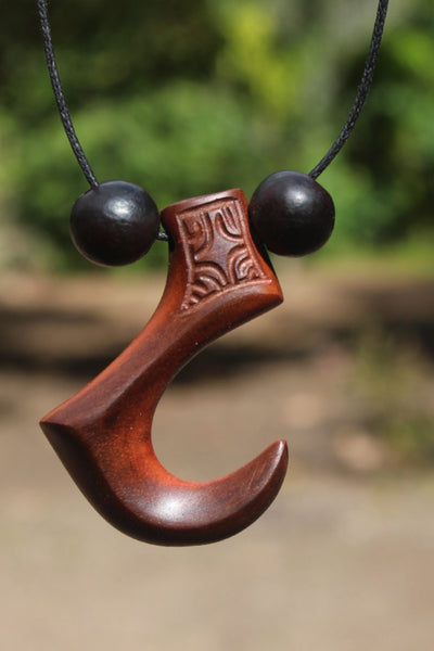 Marquesan hook necklace with kokuu seed_wood carvings