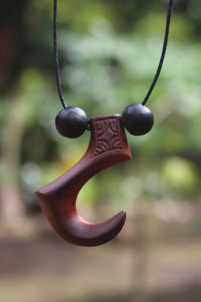 Marquesan hook necklace with kokuu seed_wood carvings
